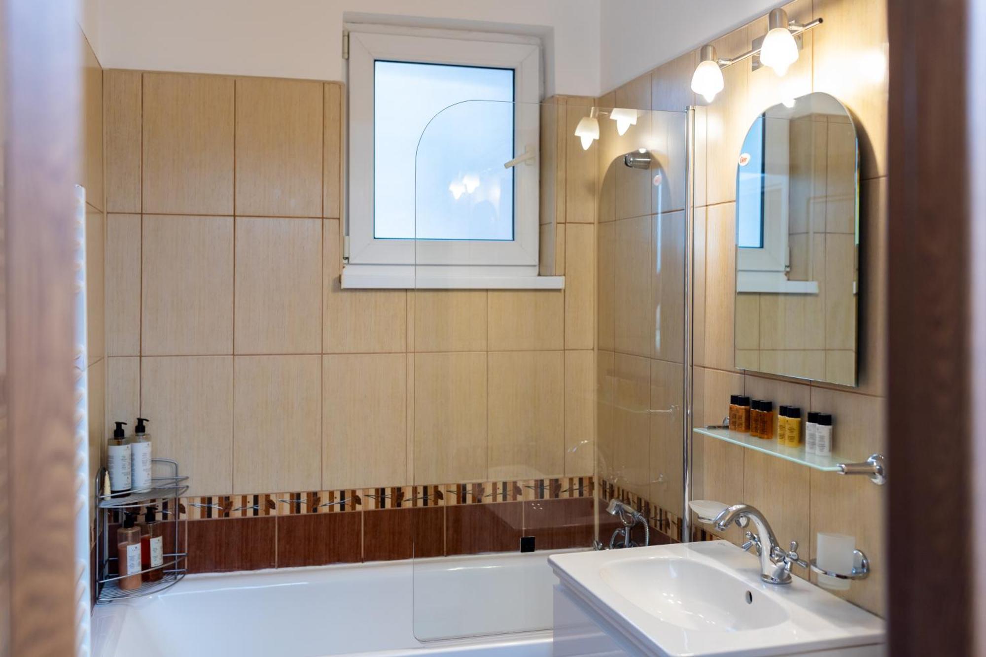 Apartament Octavia Hunedoara Ngoại thất bức ảnh