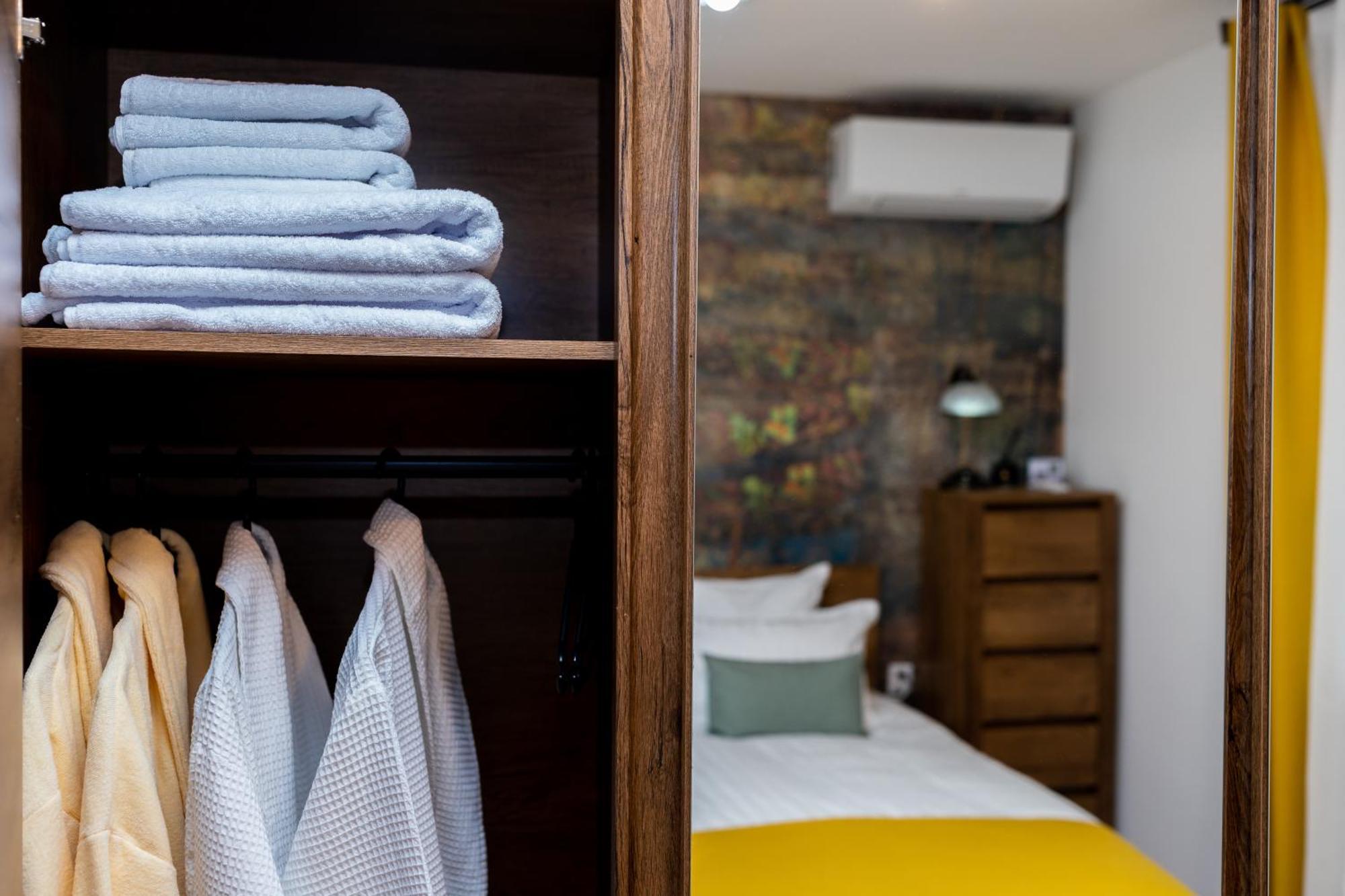 Apartament Octavia Hunedoara Ngoại thất bức ảnh