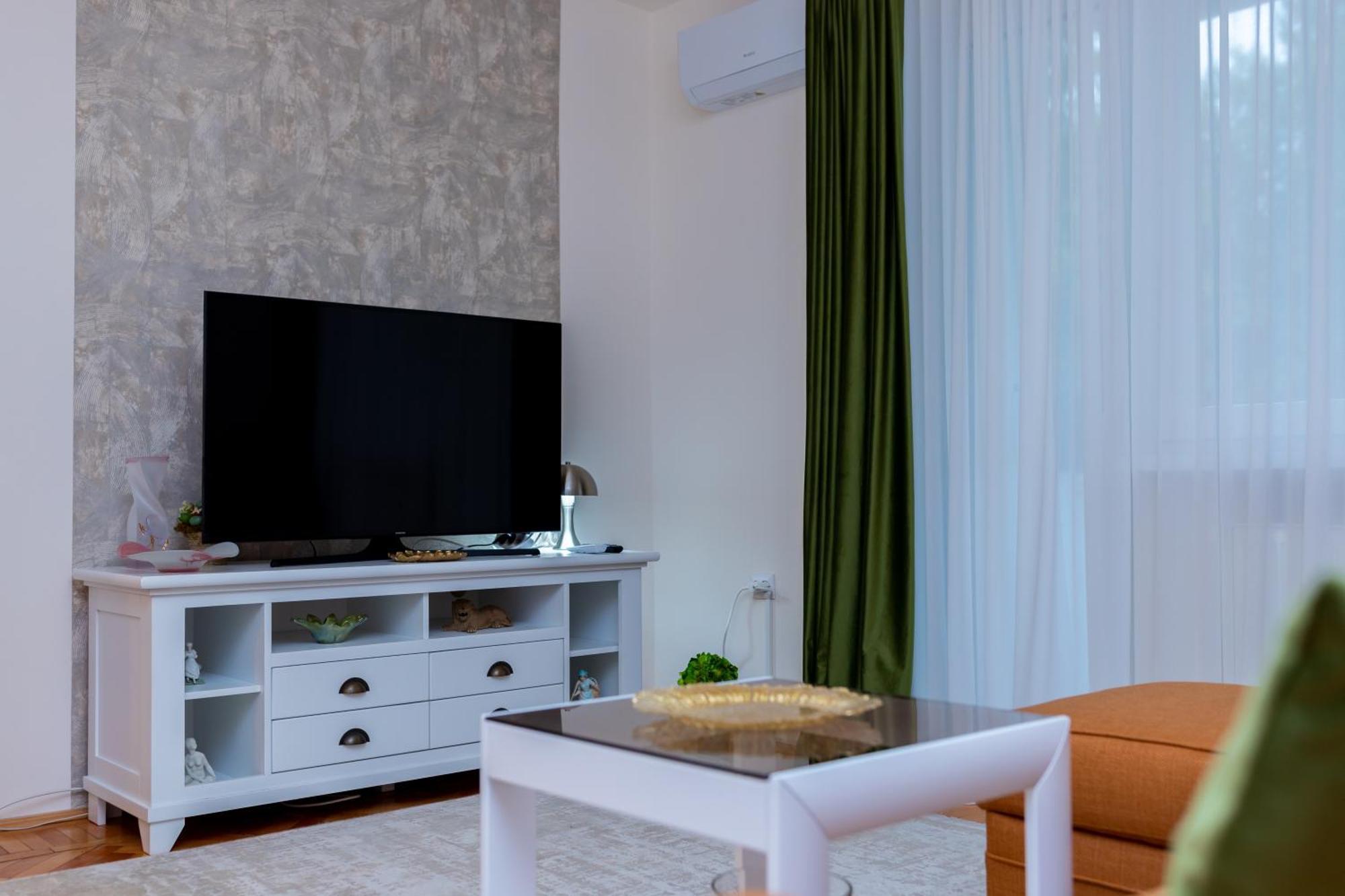 Apartament Octavia Hunedoara Ngoại thất bức ảnh